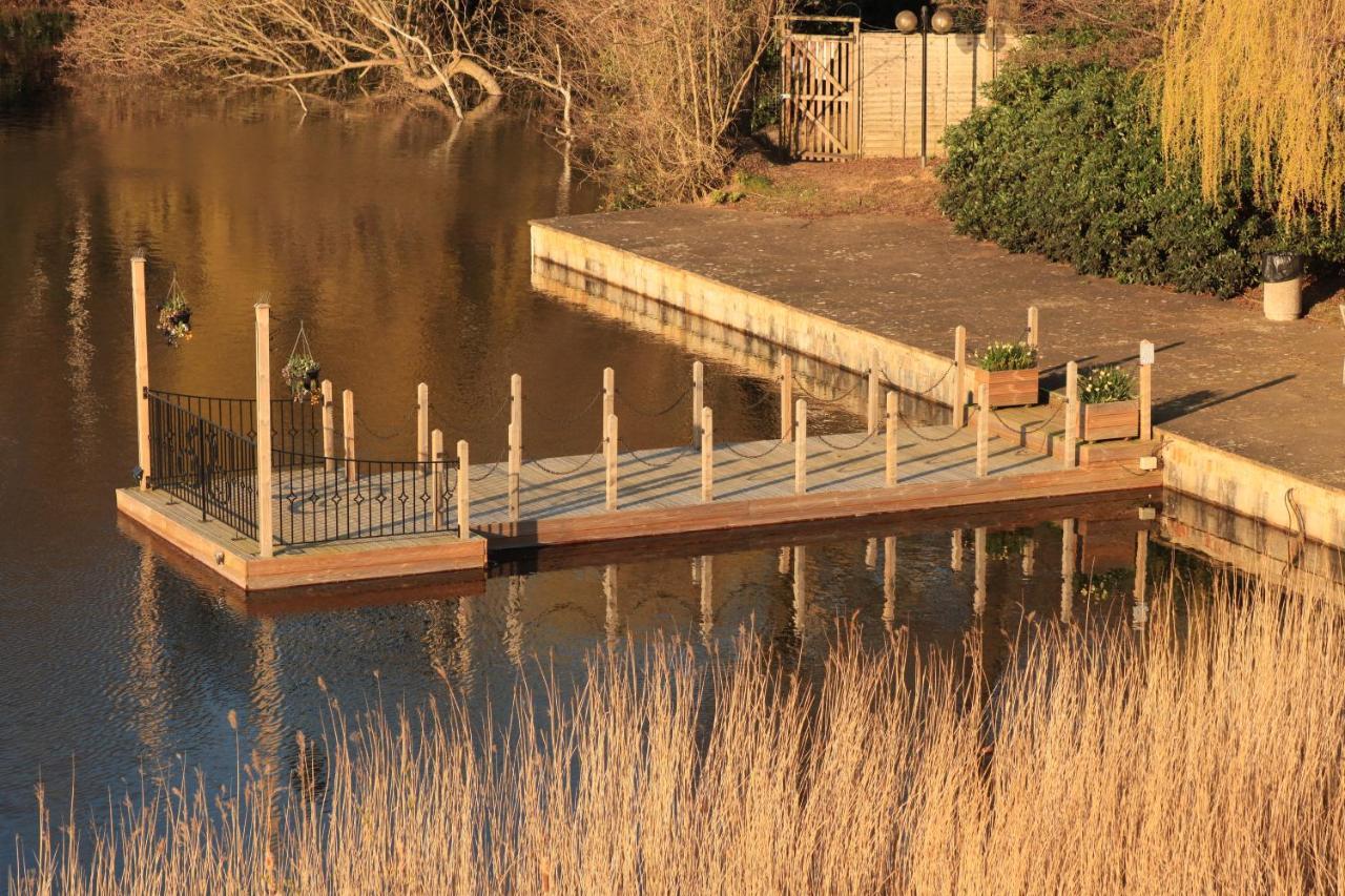 Inn On The Lake Gravesend Bagian luar foto