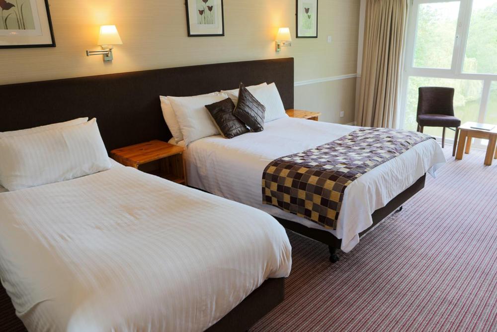 Inn On The Lake Gravesend Bagian luar foto