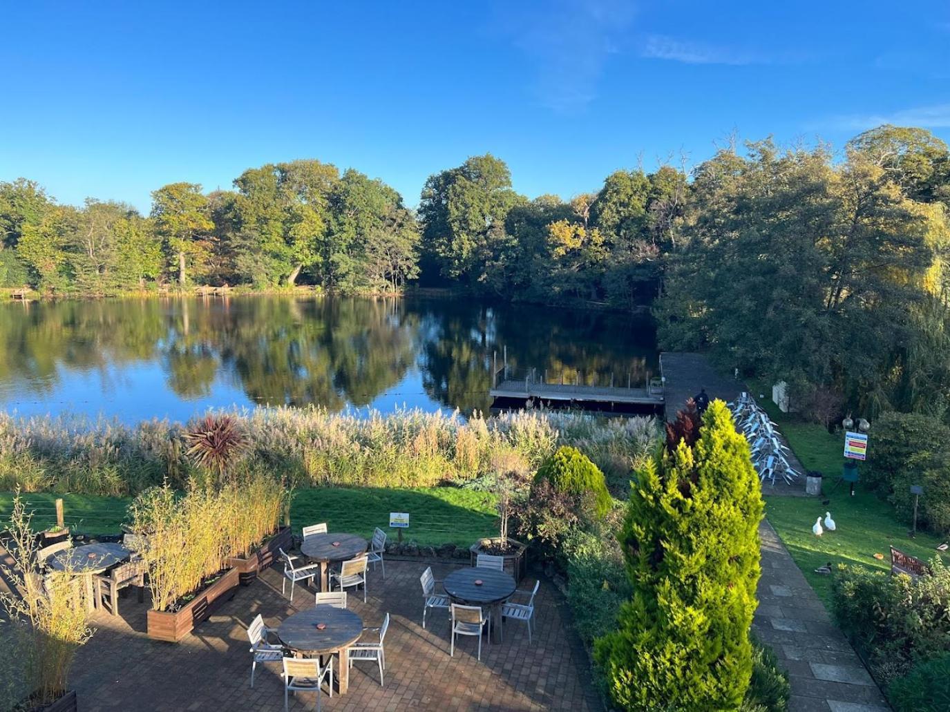 Inn On The Lake Gravesend Bagian luar foto